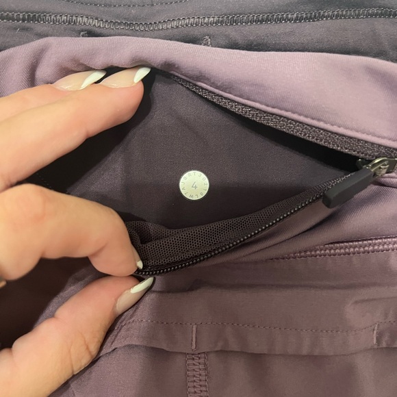 Purple lululemon speed up shorts sz4 - Picture 4 of 4
